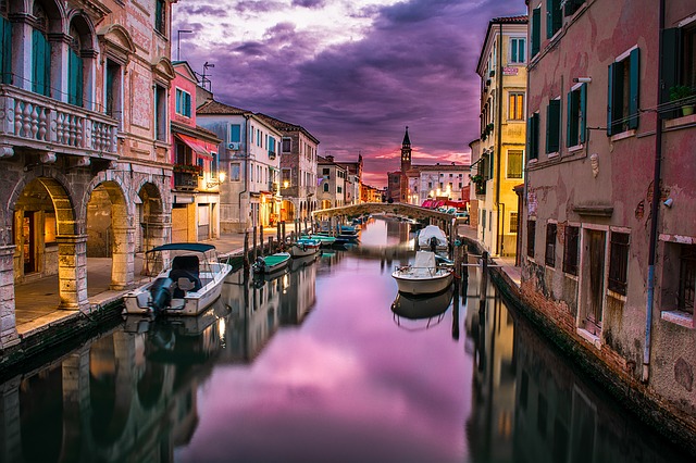 célèbres canaux de Venise à l’aurore